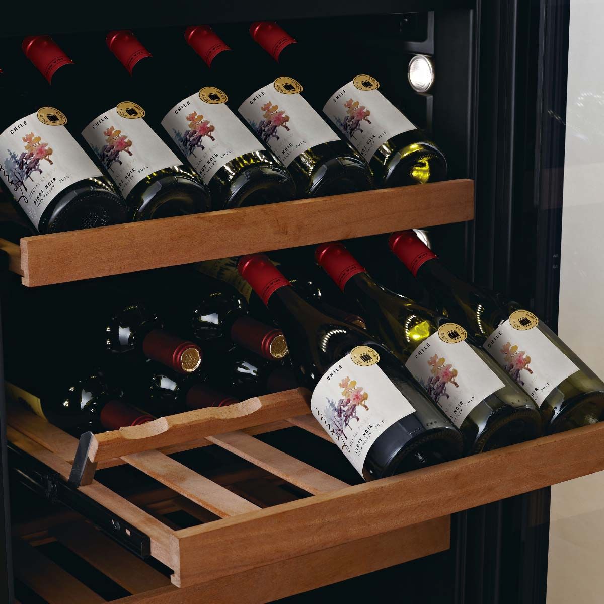 Tilting devices for optimal wine presentation